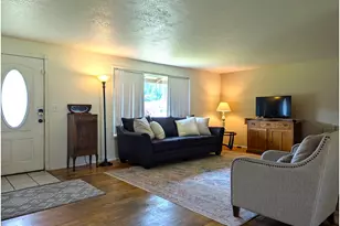 76501 Portal Dr, Oakridge, OR 97463 - Photo 5