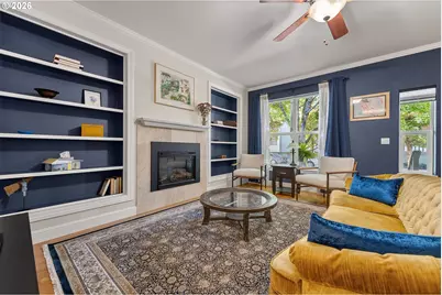 1027 NE Hancock St, Portland, OR 97212 - Photo 9