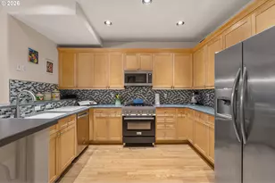 1027 NE Hancock St, Portland, OR 97212 - Photo 13