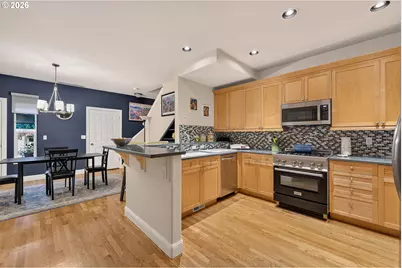 1027 NE Hancock St, Portland, OR 97212 - Photo 17