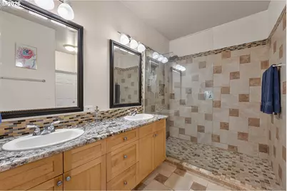1027 NE Hancock St, Portland, OR 97212 - Photo 29