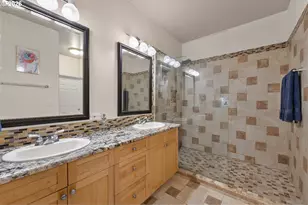 1027 NE Hancock St, Portland, OR 97212 - Photo 29
