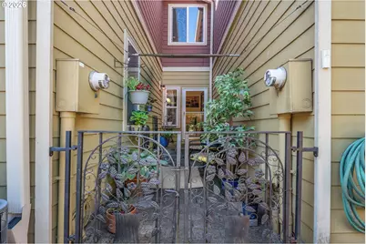 1027 NE Hancock St, Portland, OR 97212 - Photo 37