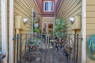 1027 NE Hancock St, Portland, OR 97212 - Photo 37