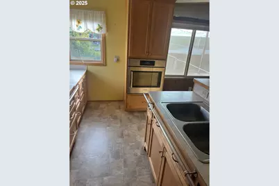 355 W Washington St, Athena, OR 97813 - Photo 11