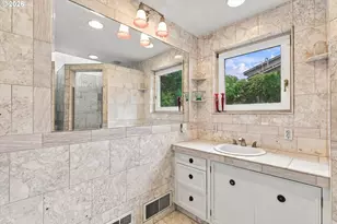 559 NE 167th Pl, Portland, OR 97230 - Photo 19