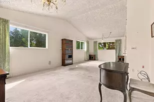 559 NE 167th Pl, Portland, OR 97230 - Photo 9