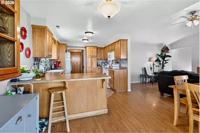 2443 Hickory Ave, Longview, WA 98632 - Photo 9