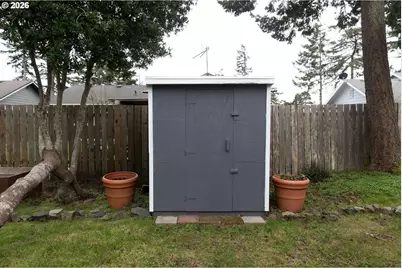 2040 20th St, Florence, OR 97439 - Photo 37