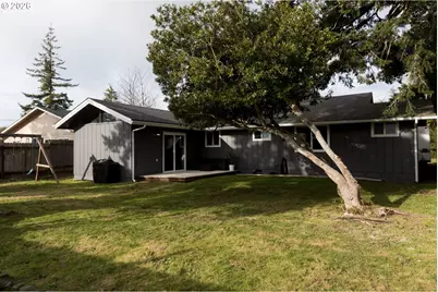 2040 20th St, Florence, OR 97439 - Photo 35
