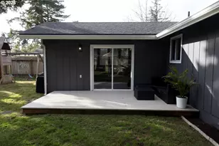 2040 20th St, Florence, OR 97439 - Photo 33