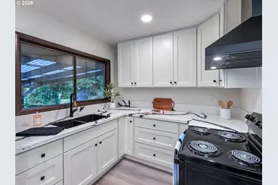 11425 SW Greenburg Rd, Tigard, OR 97223 - Photo 9
