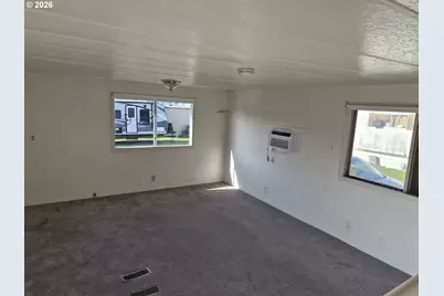 581 NE Alameda Ave #56, Roseburg, OR 97470 - Photo 5