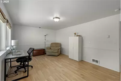 1870 Lakeview Dr, Sutherlin, OR 97479 - Photo 33