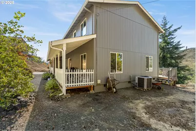 1870 Lakeview Dr, Sutherlin, OR 97479 - Photo 11