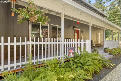 1870 Lakeview Dr, Sutherlin, OR 97479 - Photo 9