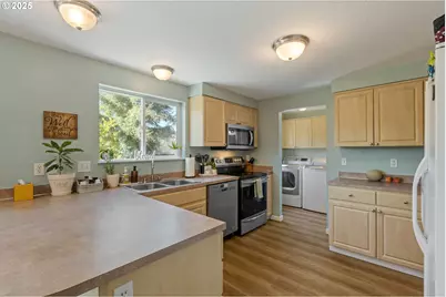 1870 Lakeview Dr, Sutherlin, OR 97479 - Photo 25