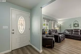 1870 Lakeview Dr, Sutherlin, OR 97479 - Photo 17