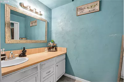 16637 NE Hassalo St, Portland, OR 97230 - Photo 13