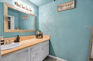 16637 NE Hassalo St, Portland, OR 97230 - Photo 13