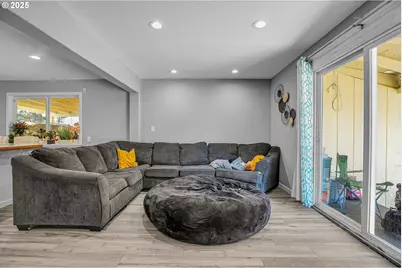 16637 NE Hassalo St, Portland, OR 97230 - Photo 7