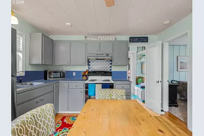 310 Avenue K, Seaside, OR 97138 - Photo 3