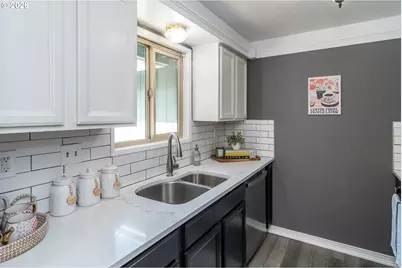 2731 W Lorraine Ave, Roseburg, OR 97471 - Photo 13