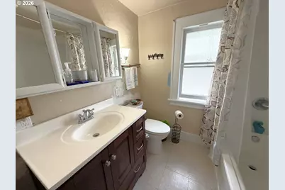 414 Hall Ave, Coos Bay, OR 97420 - Photo 17