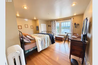 414 Hall Ave, Coos Bay, OR 97420 - Photo 17