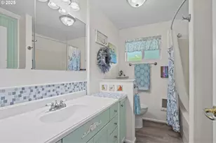 2011 River Loop 1, Eugene, OR 97404 - Photo 41