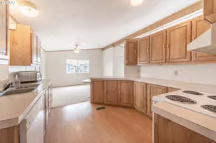 51547 SE Oak Grove Dr, Scappoose, OR 97056 - Photo 9