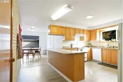 8975 S Pacific Hwy, Monmouth, OR 97361 - Photo 3