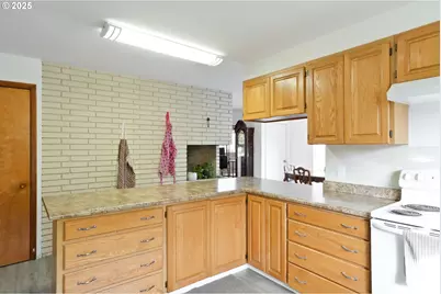 8975 S Pacific Hwy, Monmouth, OR 97361 - Photo 5