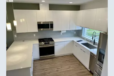 9023 NE Hoyt St, Portland, OR 97220 - Photo 3