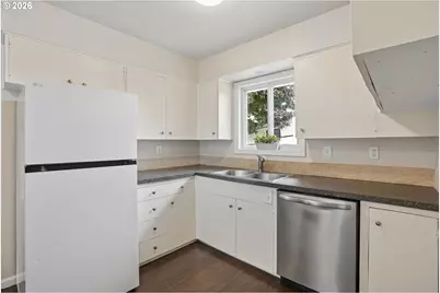 16820 SE Alder St, Portland, OR 97233 - Photo 13