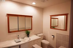 2085 SW Roxbury Ave, Portland, OR 97225 - Photo 29