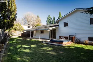 2085 SW Roxbury Ave, Portland, OR 97225 - Photo 3