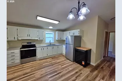 1285 Minnesota Ave, Coos Bay, OR 97420 - Photo 3