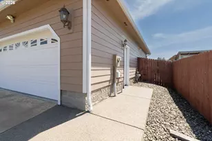 395 N Summerwood St, Roseburg, OR 97471 - Photo 39