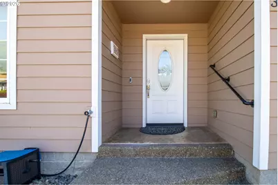 395 N Summerwood St, Roseburg, OR 97471 - Photo 3