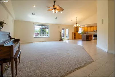 395 N Summerwood St, Roseburg, OR 97471 - Photo 7