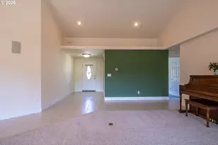 395 N Summerwood St, Roseburg, OR 97471 - Photo 5
