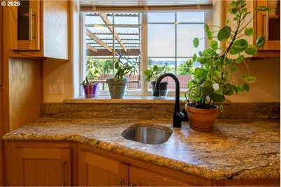 395 N Summerwood St, Roseburg, OR 97471 - Photo 15
