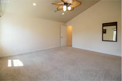 395 N Summerwood St, Roseburg, OR 97471 - Photo 29