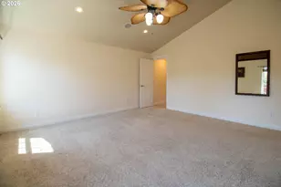 395 N Summerwood St, Roseburg, OR 97471 - Photo 29