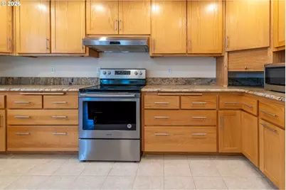 395 N Summerwood St, Roseburg, OR 97471 - Photo 13