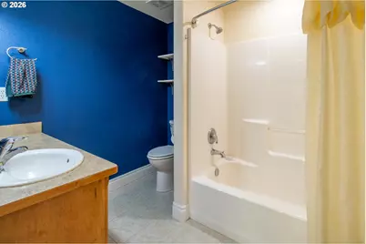 395 N Summerwood St, Roseburg, OR 97471 - Photo 25
