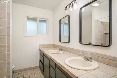 248 Hayes Ave, Cottage Grove, OR 97424 - Photo 17