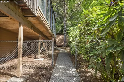 9252 SW 4th Ave, Portland, OR 97219 - Photo 3