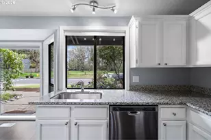 895 SW 166th Ave, Beaverton, OR 97006 - Photo 11